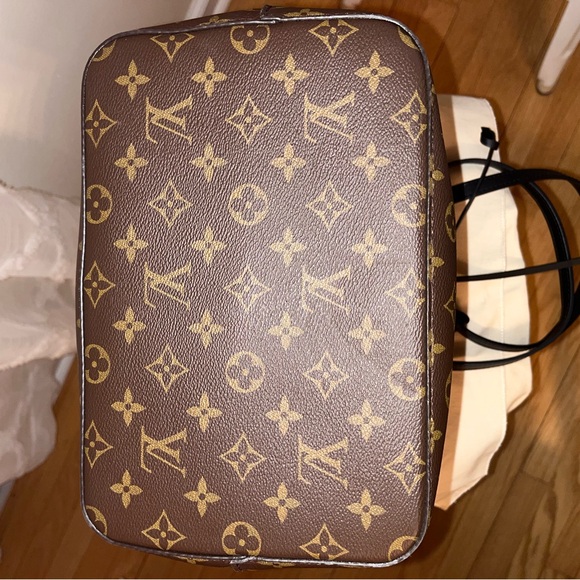 Louis Vuitton NeoNoe MM - Picture 6 of 17